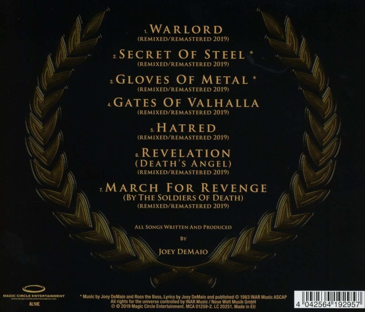 Album-Rückseite mit goldenem Kranz und Titelliste. Text ist auf Englisch.