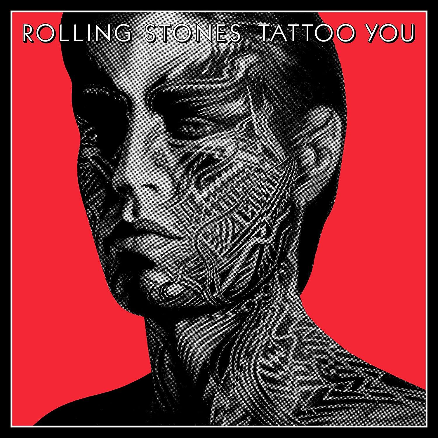 Album borító fekete-fehér tetovált arccal, piros háttér, Rolling Stones.