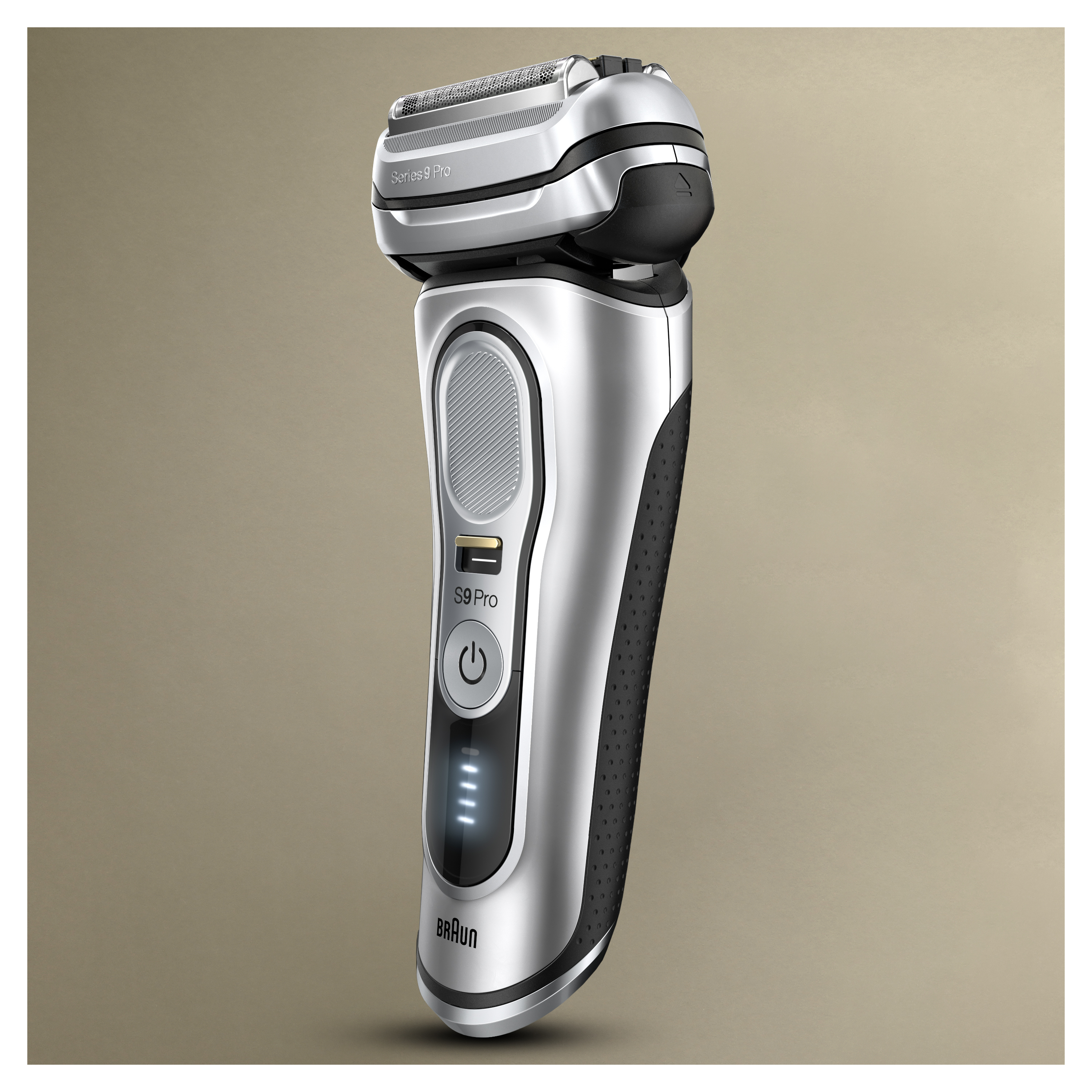 BRAUN 9477cc Nedves-száraz borotva, töltőtokkal