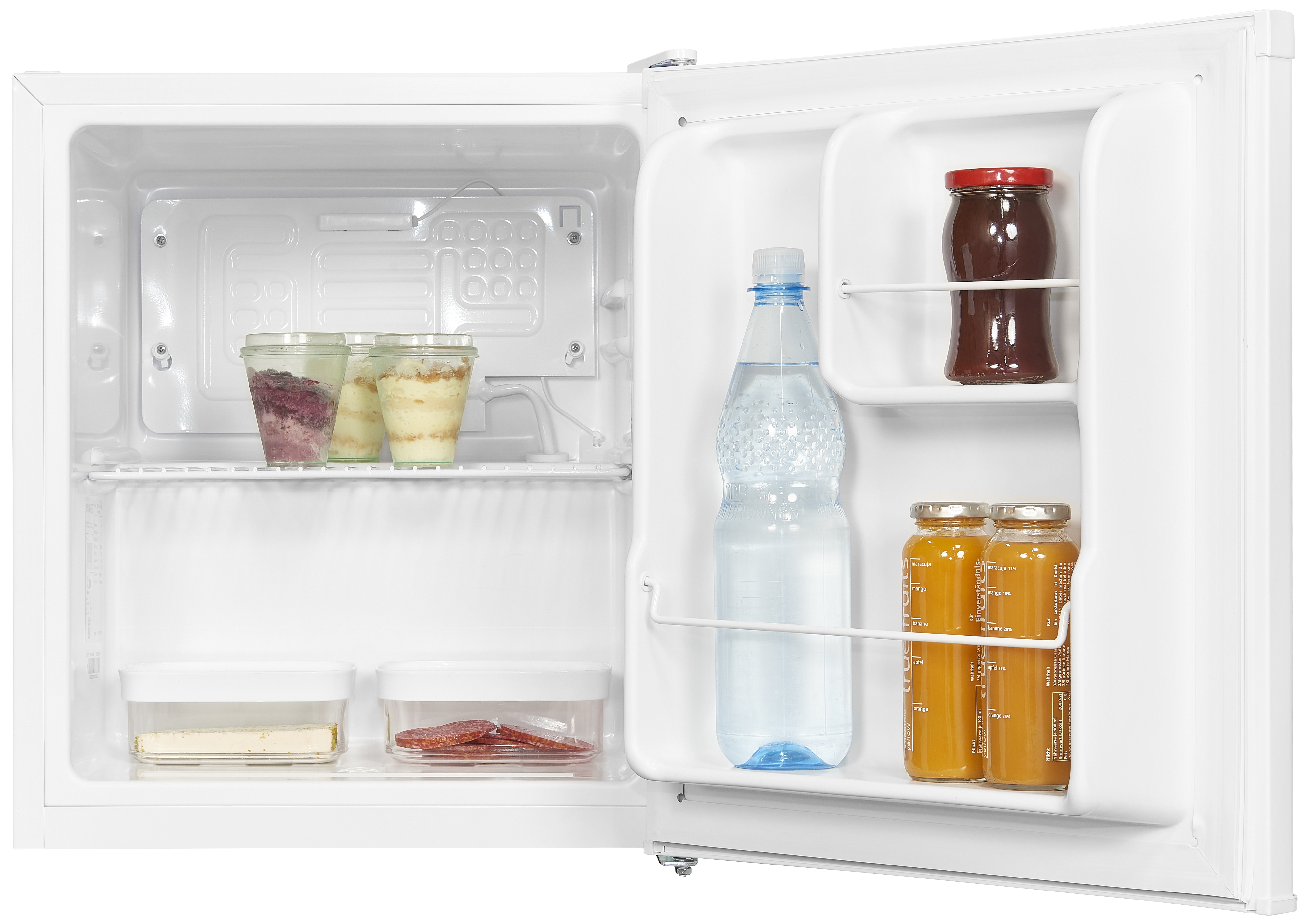 Offener weißer Mini-Kühlschrank. Enthält Lebensmittel wie Wasserflaschen und Marmeladengläser.