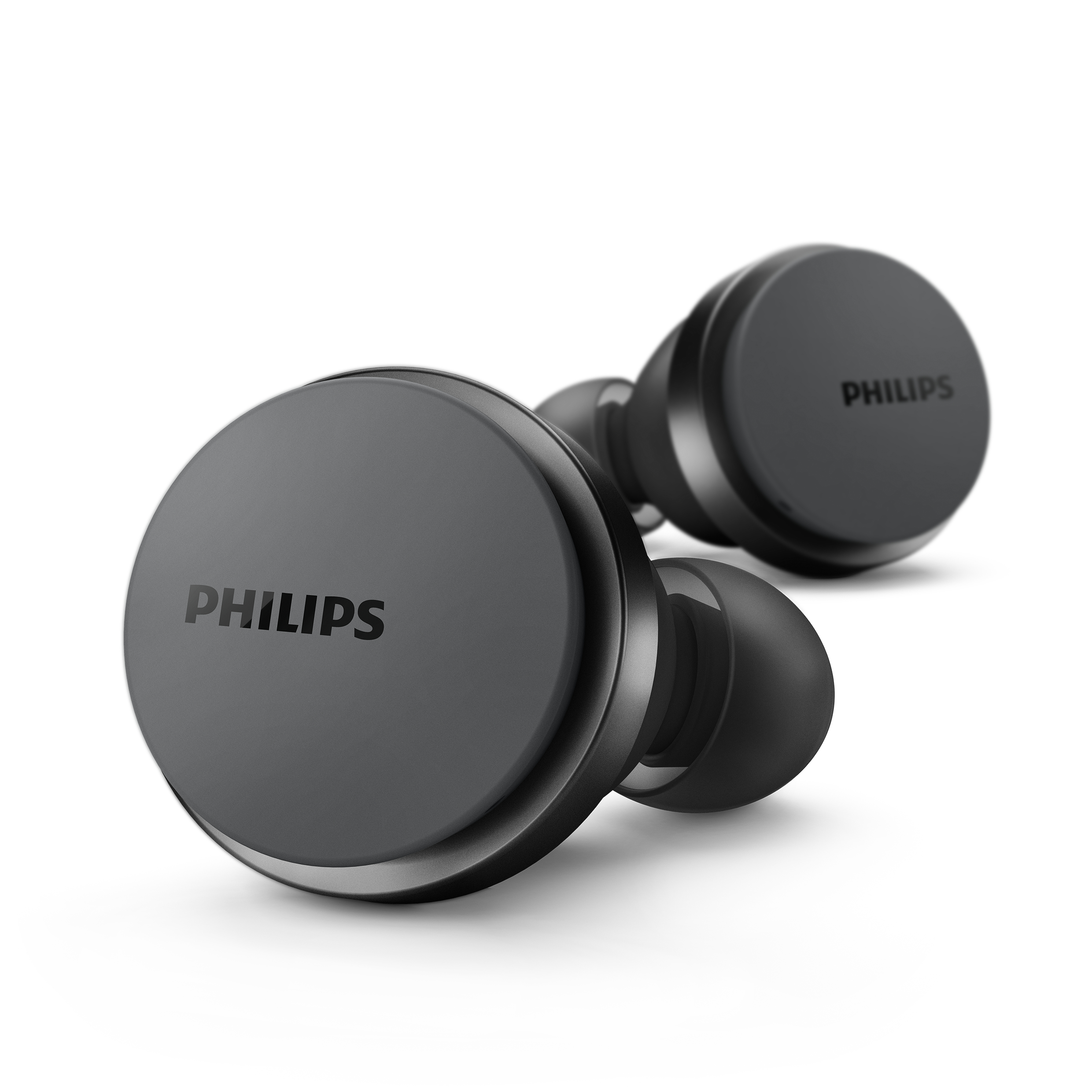 Zwei schwarze kabellose Ohrhörer mit dem Philips-Logo auf weißem Hintergrund.