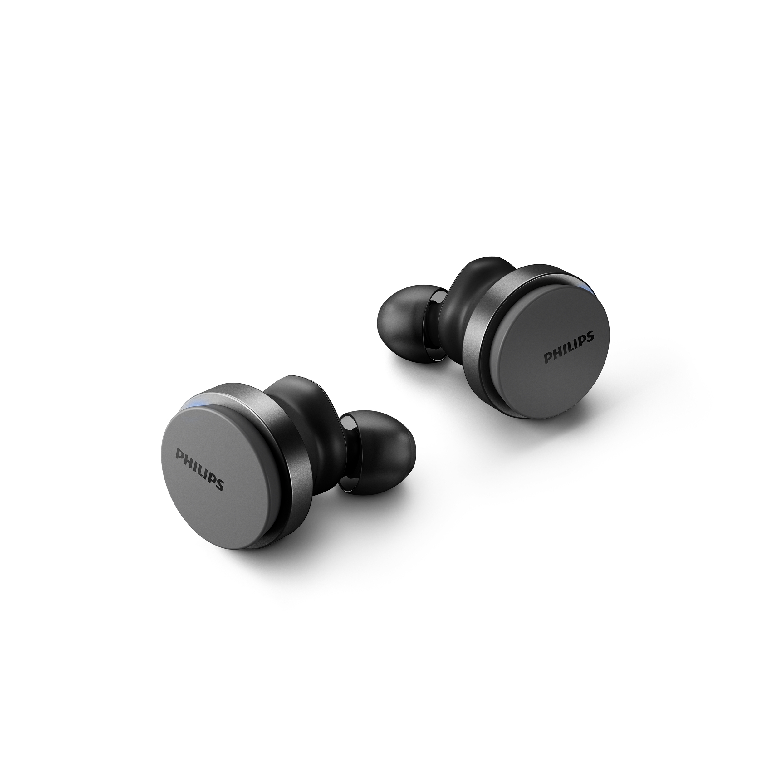 Zwei schwarze, drahtlose Ohrhörer mit Metallic-Finish auf weißem Hintergrund. Die Ohrhörer haben Philips-Logos.