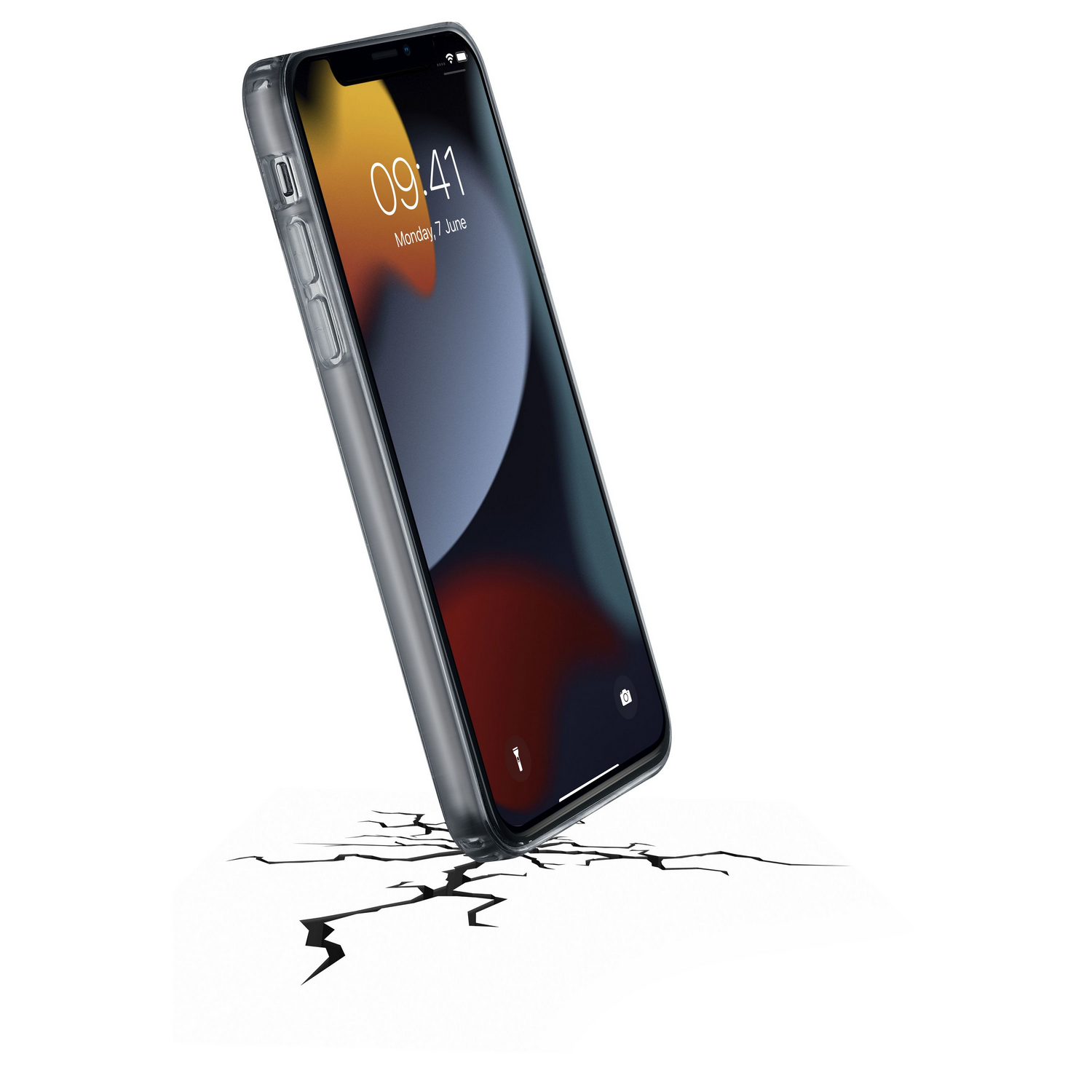 iPhone en una funda transparente, inclinado, grietas debajo del teléfono. La pantalla muestra la fecha y hora.