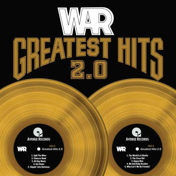 Két arany hanglemez zeneszámokkal. A WAR Greatest Hits 2.0 logója felül.