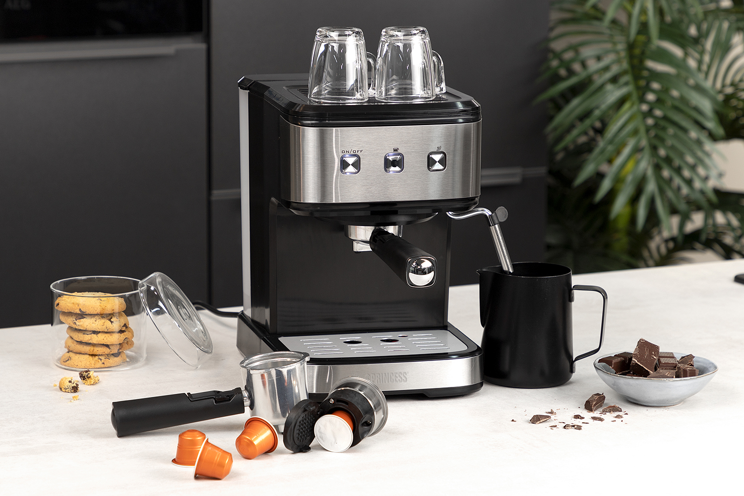 Machine à Expresso Princess 20 Bars, 1100W – Chauffe-tasses, Buse Vapeur, Réservoir 1,2L, Compatible Café Moulu Et Capsules