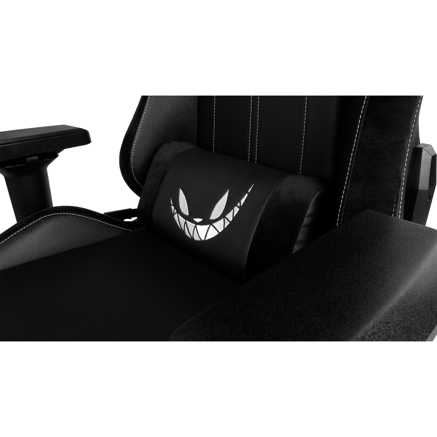Silla gaming negra con almohada con cara de monstruo de dibujos animados blanco.