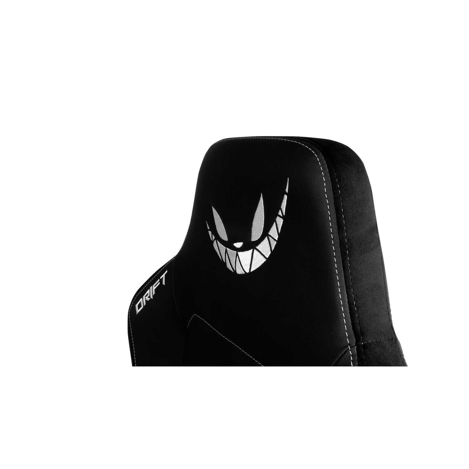 Primer plano del reposacabezas de una silla gamer negra con un logotipo de cara sonriente cosido en blanco.