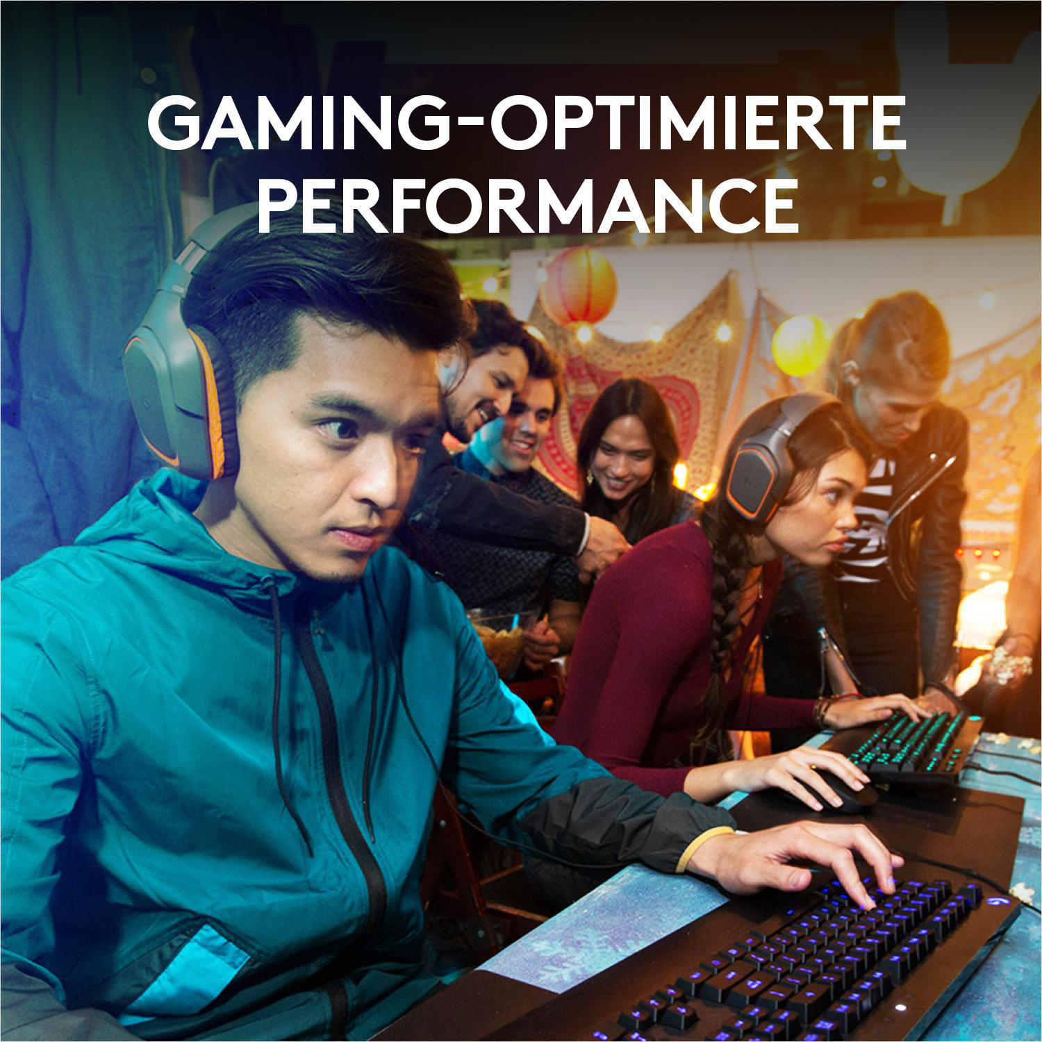 Gruppe von Leuten, die spielen. Einige tragen Headsets. Der Text lautet 'GAMING-OPTIMIERTE PERFORMANCE'.
