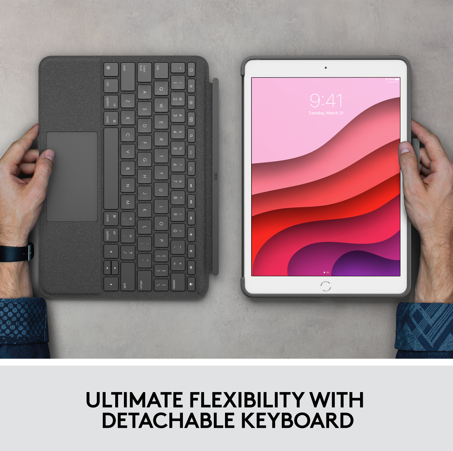 Un iPad con tastiera, mani che lo tengono. Testo: 'Ultimate Flexibility'.