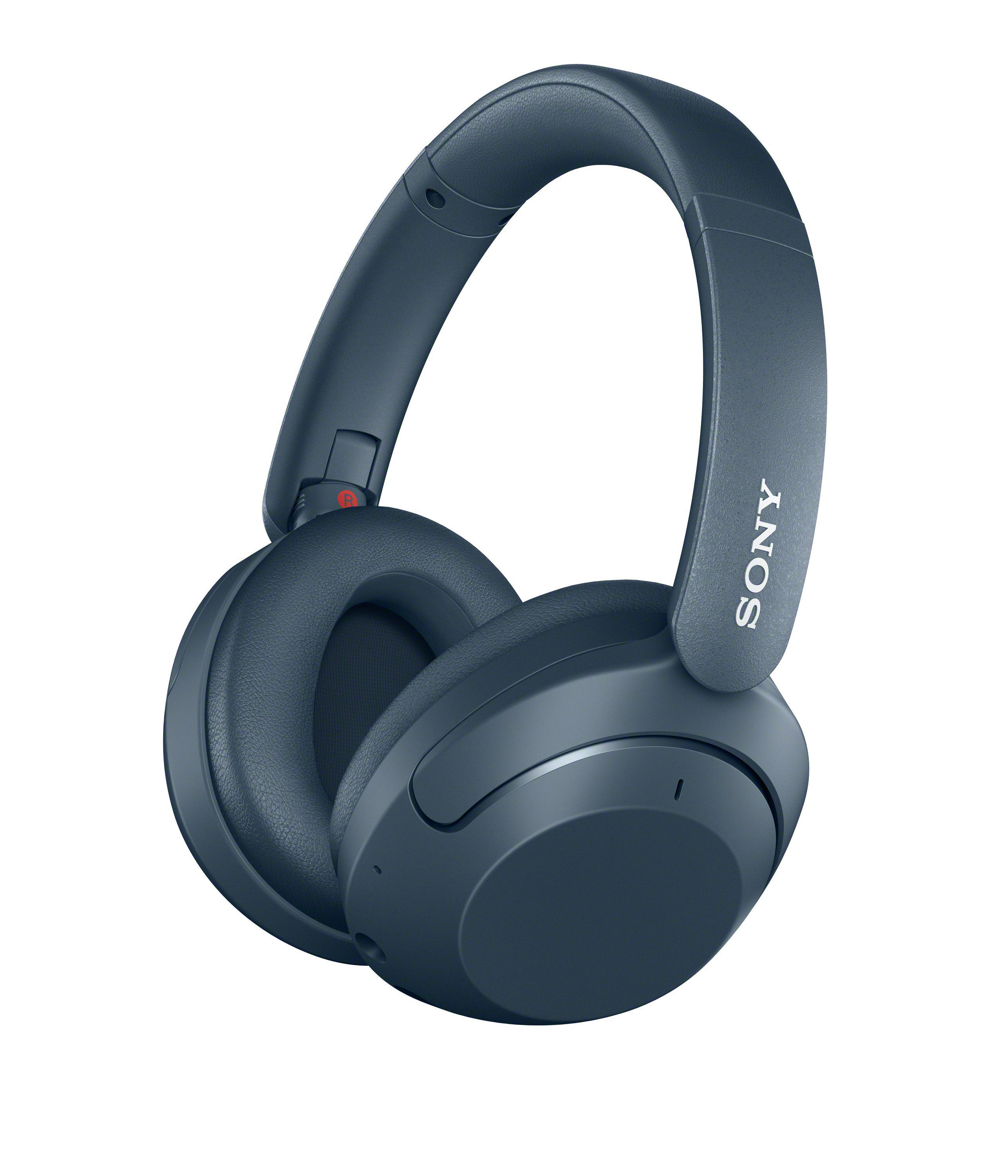 Dunkelblaue Kopfhörer mit dem Wort SONY auf der rechten Seite.