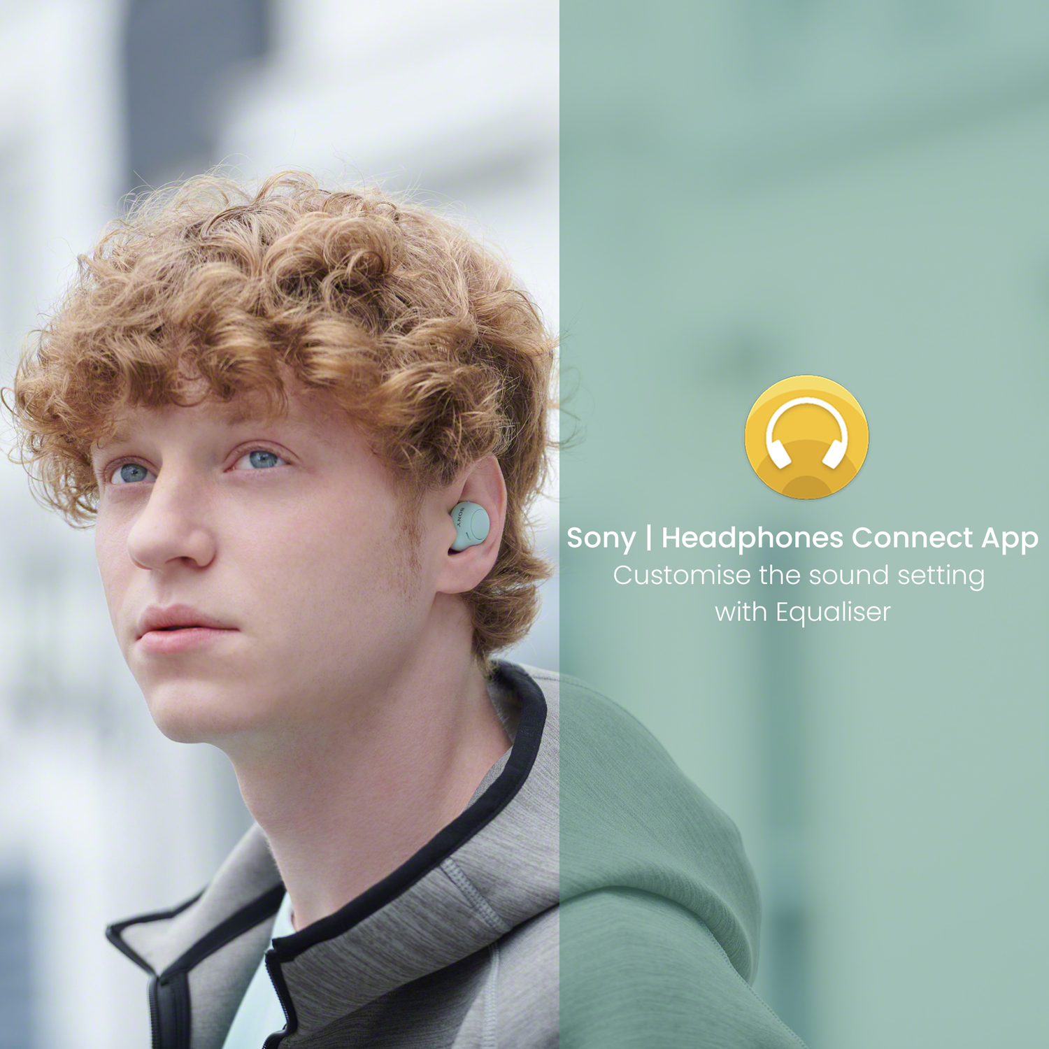 Un jeune homme avec un casque, la moitié de l'image est bleue. Le texte dit 'Sony | Headphones Connect App'.
