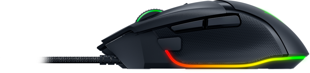 Eine schwarze Gaming-Maus mit farbigen Lichtern und einem geflochtenen Kabel, von der Seite gesehen.