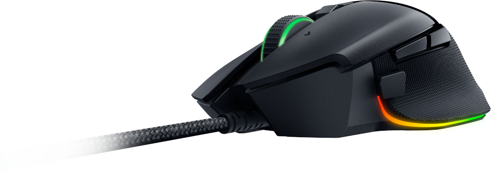 Schwarze Gaming-Maus mit geflochtenem Kabel, beleuchtet mit farbigen Lichtern.