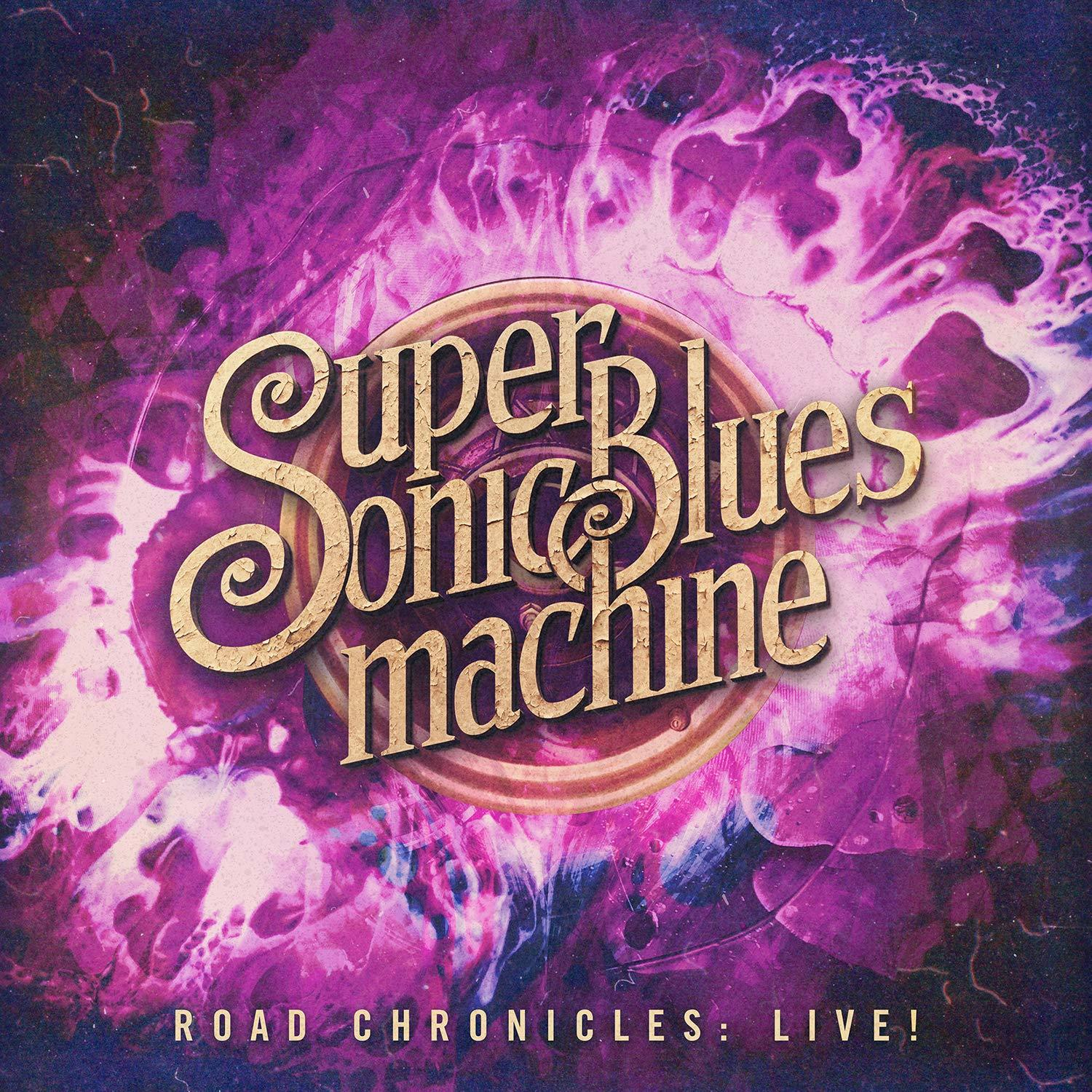 Album borító Super Sonic Blues Machine logóval, lila és arany színekkel, és szöveggel.
