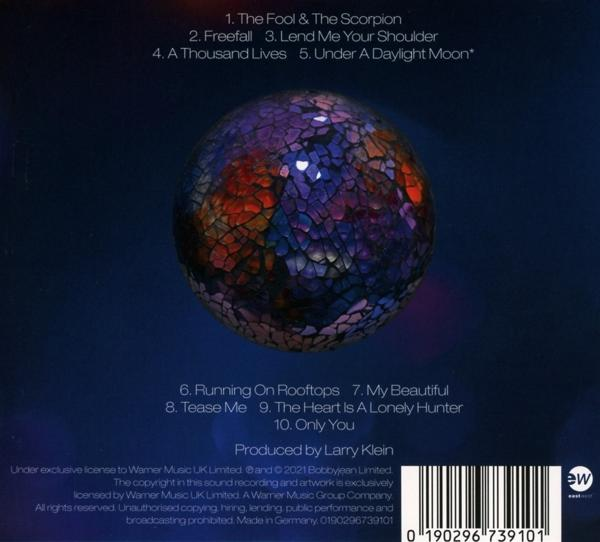 CD-Rückseite mit Mosaikdesign, Titelliste und Barcode. Dunkelblauer Hintergrund.
