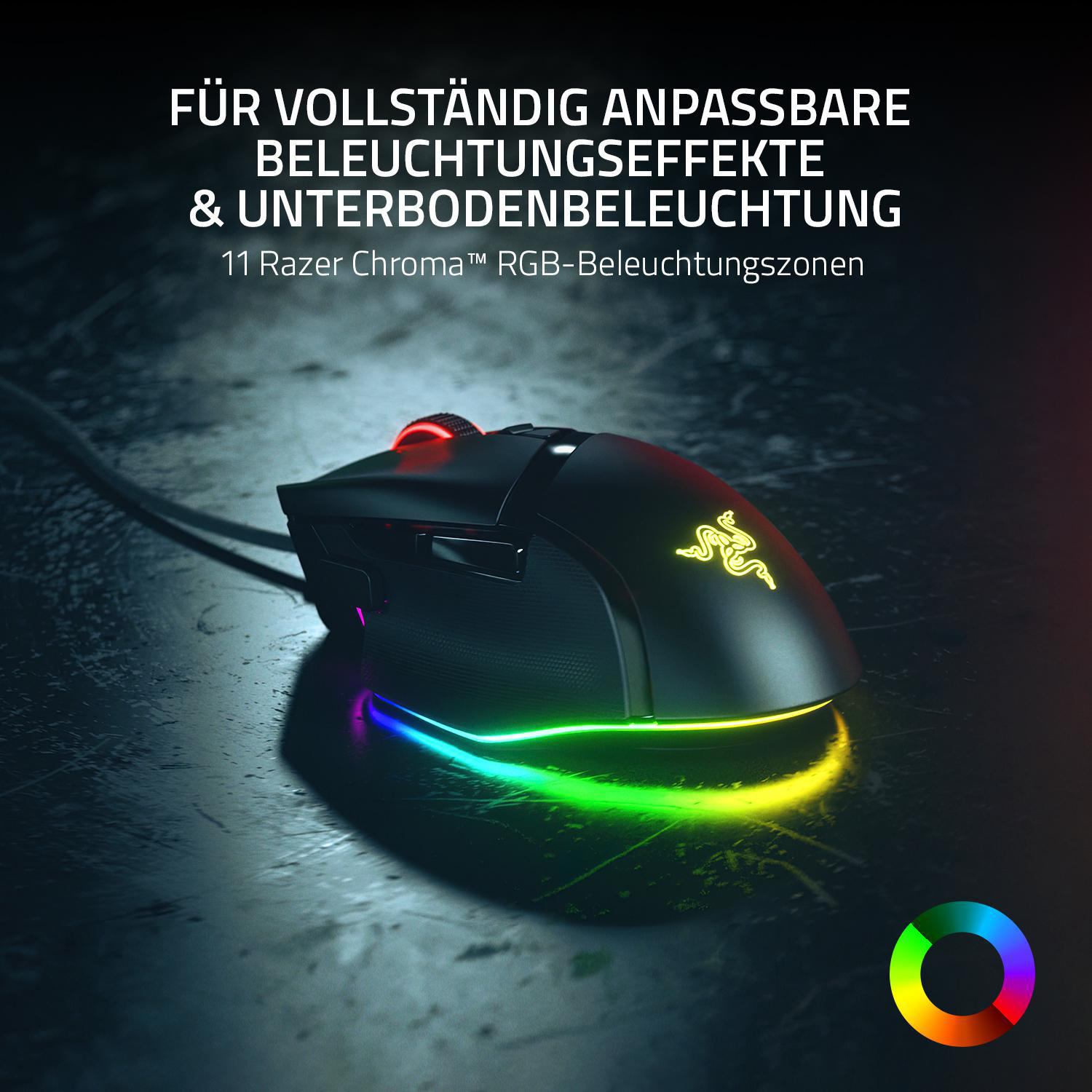 Schwarze Gaming-Maus mit RGB-Beleuchtung auf dunkler Oberfläche.