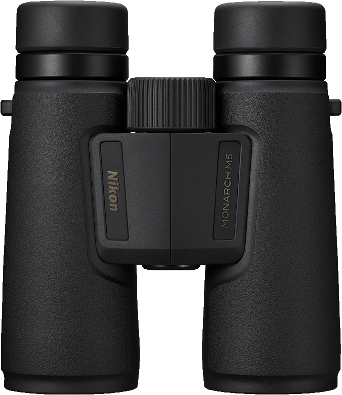 Schwarzes Nikon Monarch M5 Fernglas, zentriert, auf schwarzem Hintergrund.