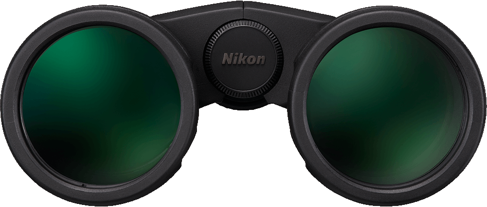 Schwarzes Nikon Fernglas mit grünen Linsen, vor schwarzem Hintergrund. Nikon-Logo zentriert.