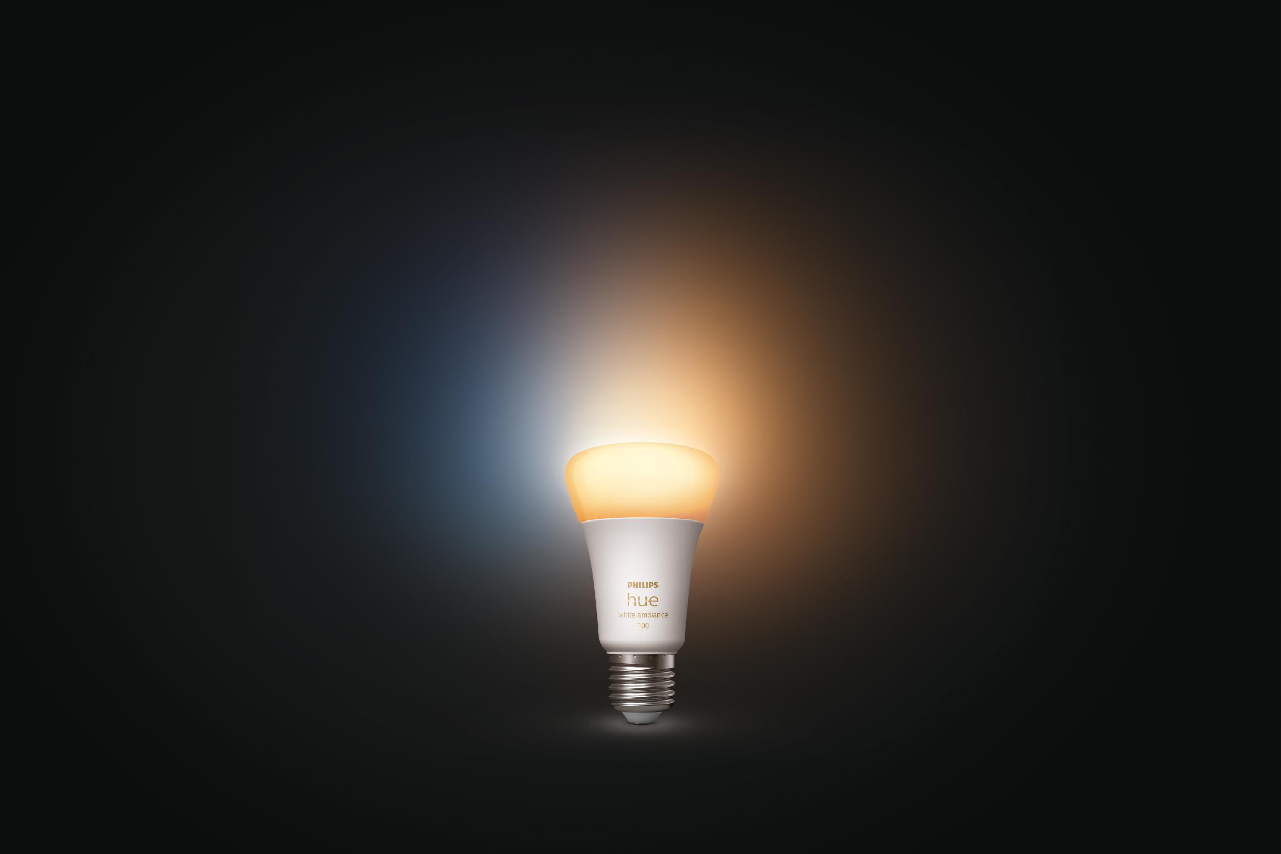 Philips Hue Smart-Glühbirne leuchtet hell.