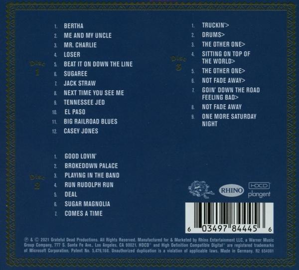 CD borító különböző dalok listájával. Arany háttérrel és logóval.
