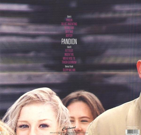 Albumcover mit Texten und zwei Frauen im Hintergrund.