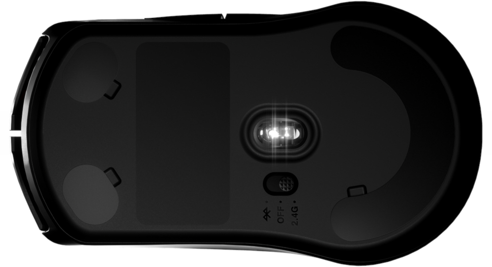 Vue de dessous d'une souris de jeu noire avec la lumière et les boutons visibles.