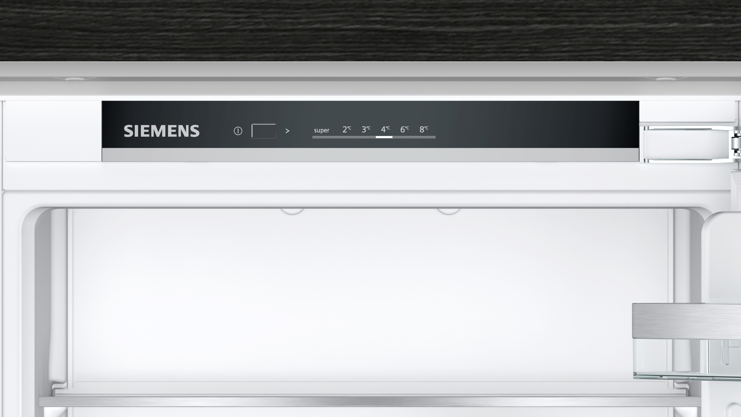 Nahaufnahme eines Kühlschrank-Bedienfelds mit Siemens-Logo und Temperatureinstellungen.