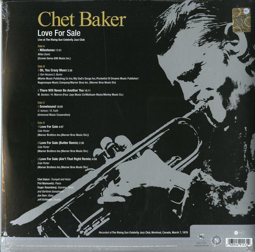 Album borító: Chet Baker Love For Sale. Egy férfi trombitál. Fekete-fehér.
