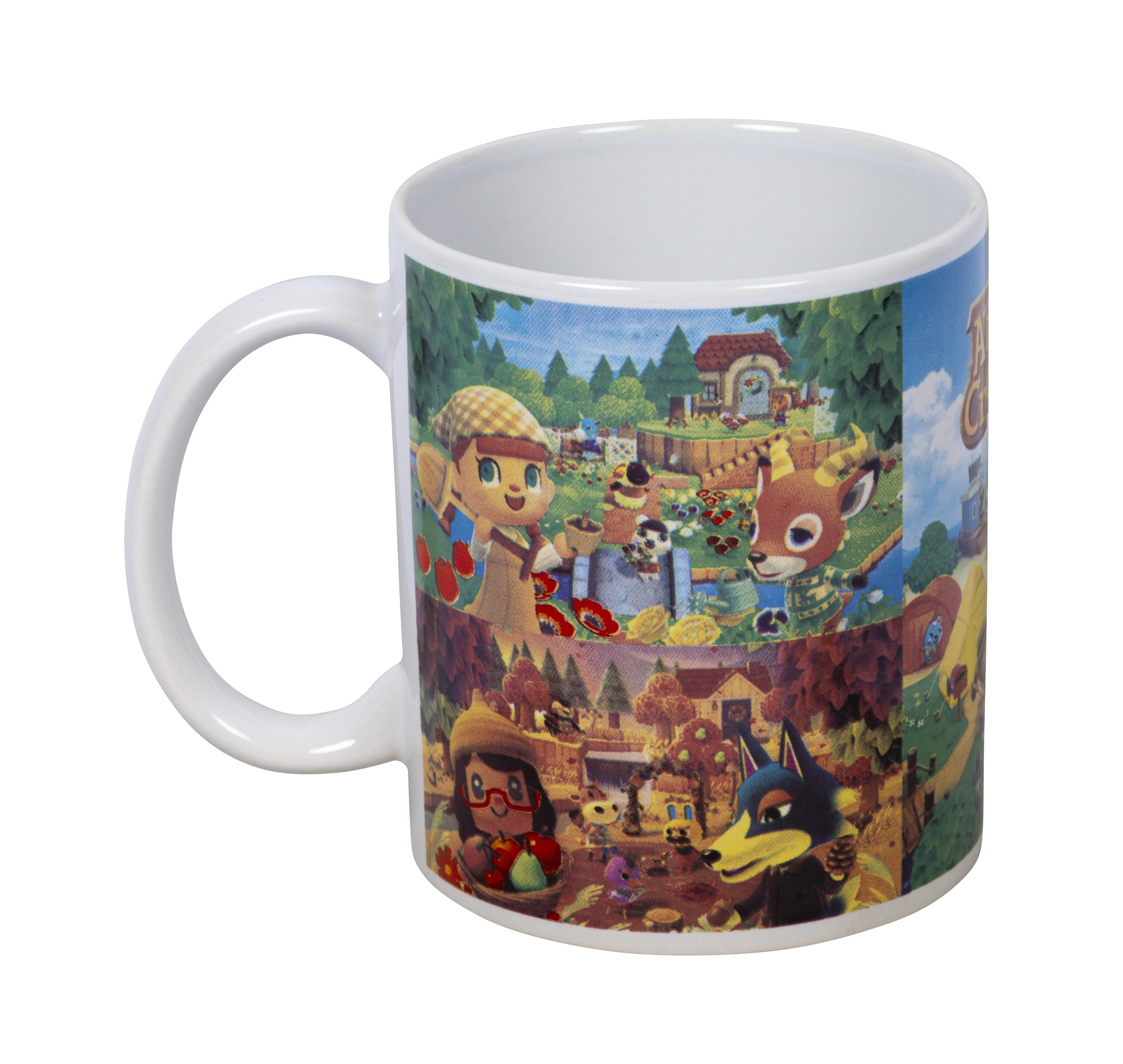 Animal Crossing-Tasse mit verschiedenen Charakteren und Szenen aus dem Spiel. Weißer Griff links.