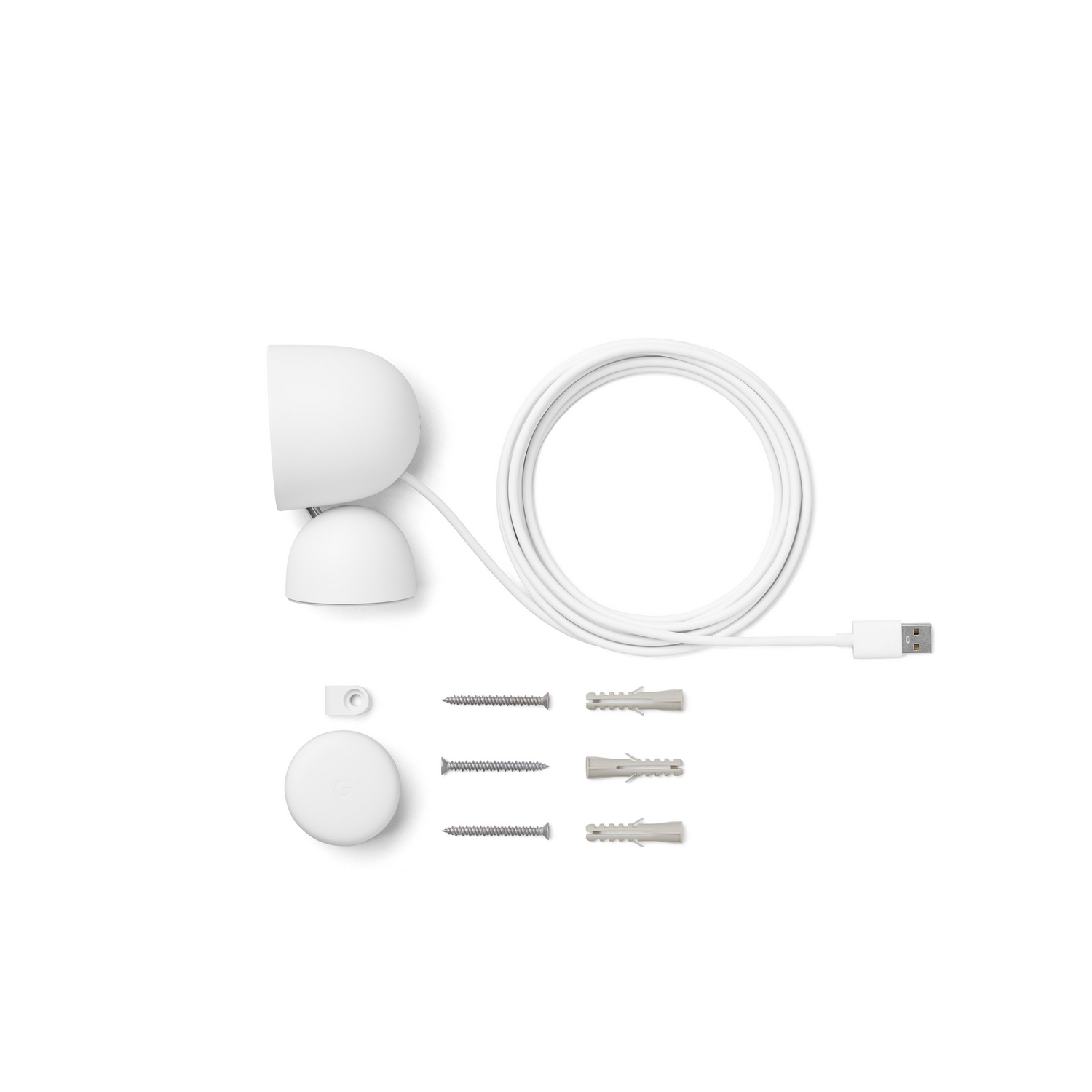 Cámara Nest Cam blanca de Google con hardware de montaje y cable blanco sobre fondo blanco.
