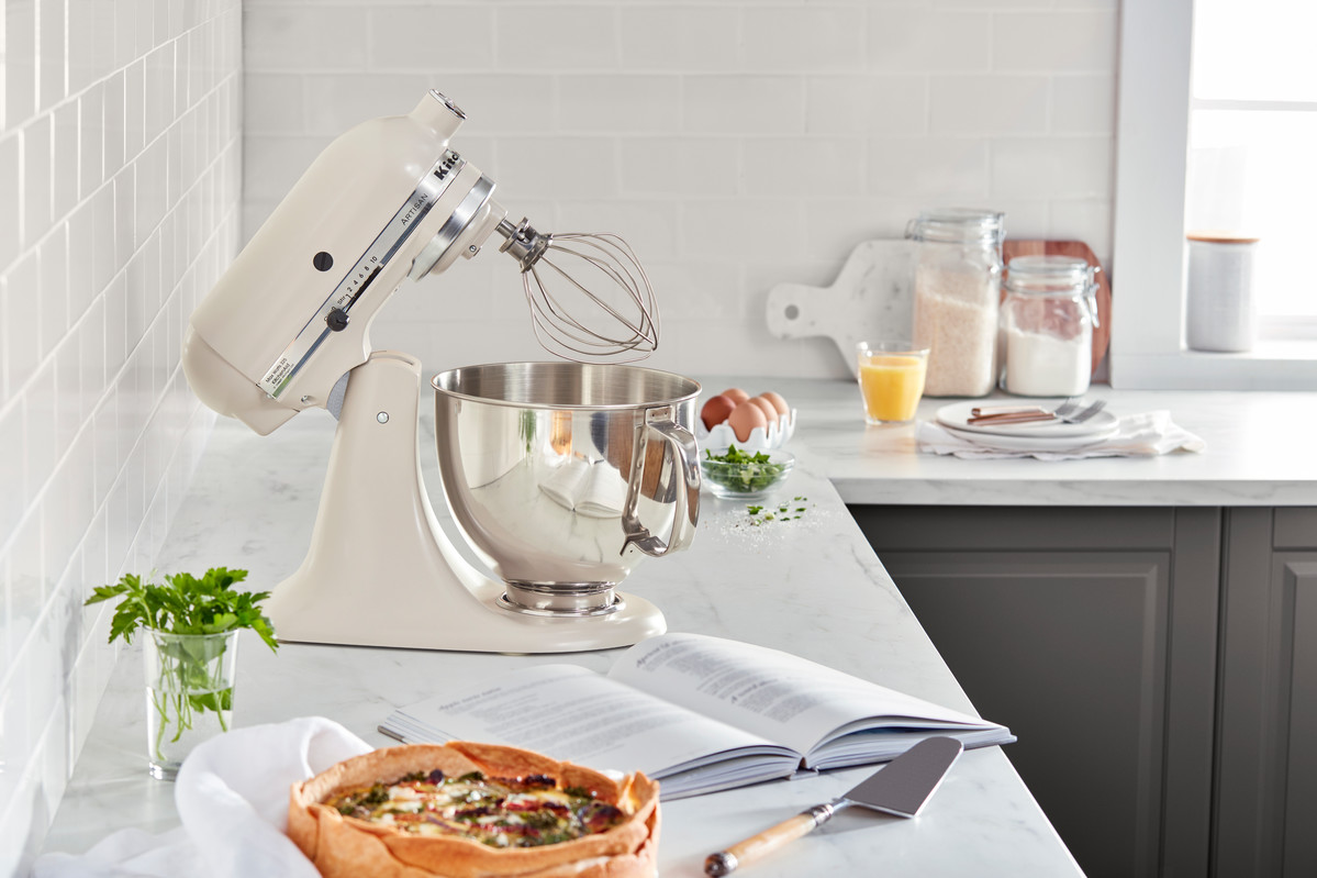 KITCHEN AID 5KSM125EMH Artisan Küchenmaschine mit kippbarem Motorkopf Milkshake (Rührschüsselkapazität: 4,8 l, 300 Watt)
