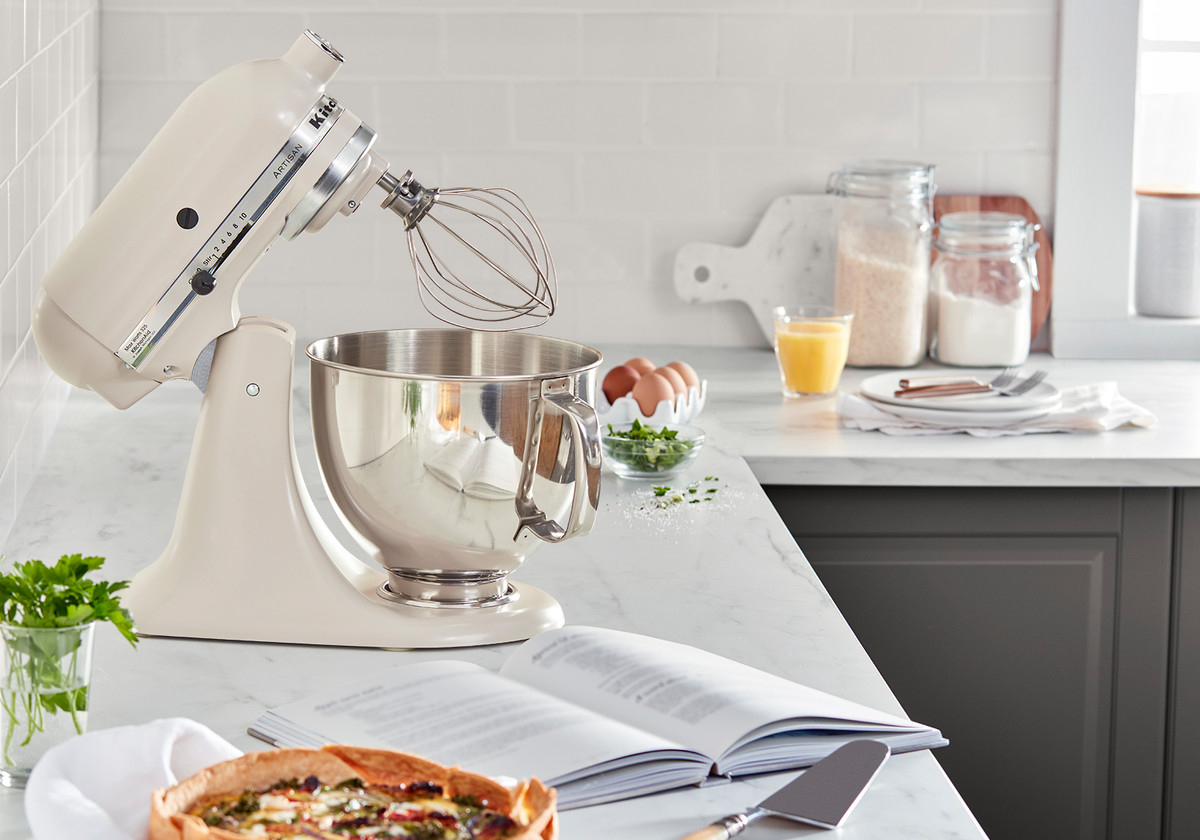 KITCHEN AID 5KSM125EMH Artisan Küchenmaschine mit kippbarem Motorkopf Milkshake (Rührschüsselkapazität: 4,8 l, 300 Watt)