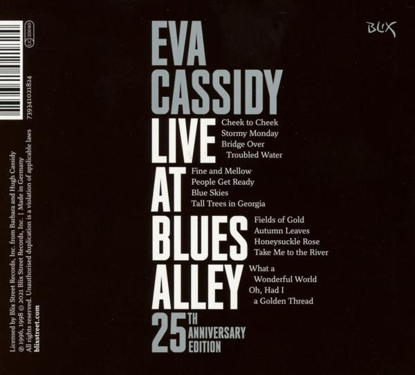 CD-Cover mit Text: Eva Cassidy, Live at Blues Alley, 25th Anniversary Edition. Schwarzer Hintergrund.