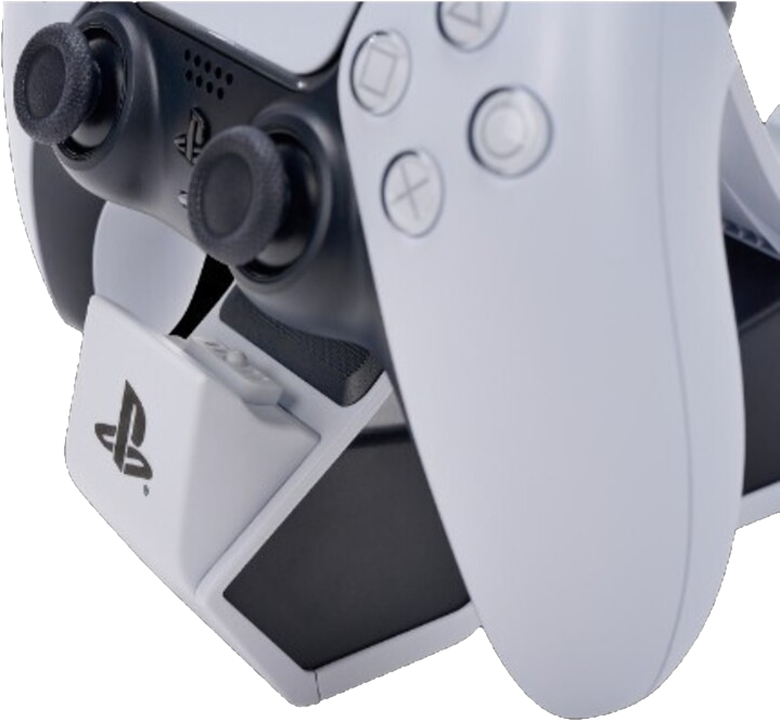 Gros plan d'une manette PlayStation 5 blanche et noire sur sa station de charge.