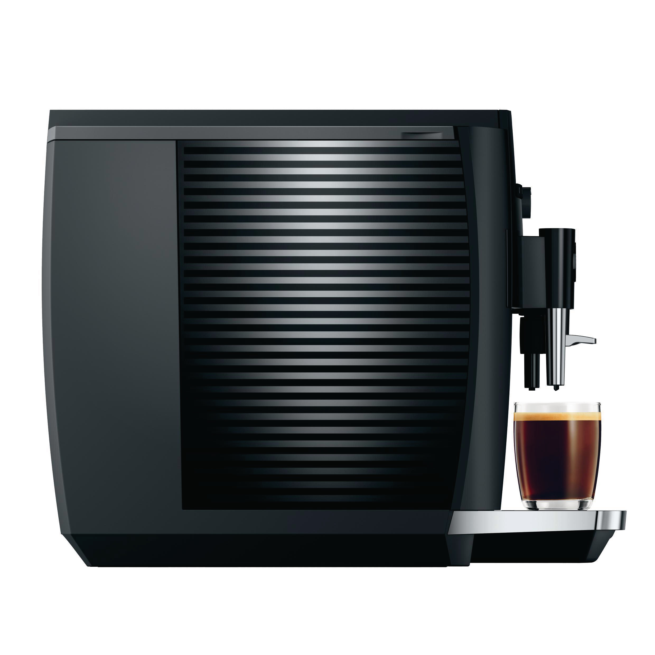 Eine schwarze Kaffeemaschine mit einem Glas Espresso. Die Maschine hat eine gerippte Front.