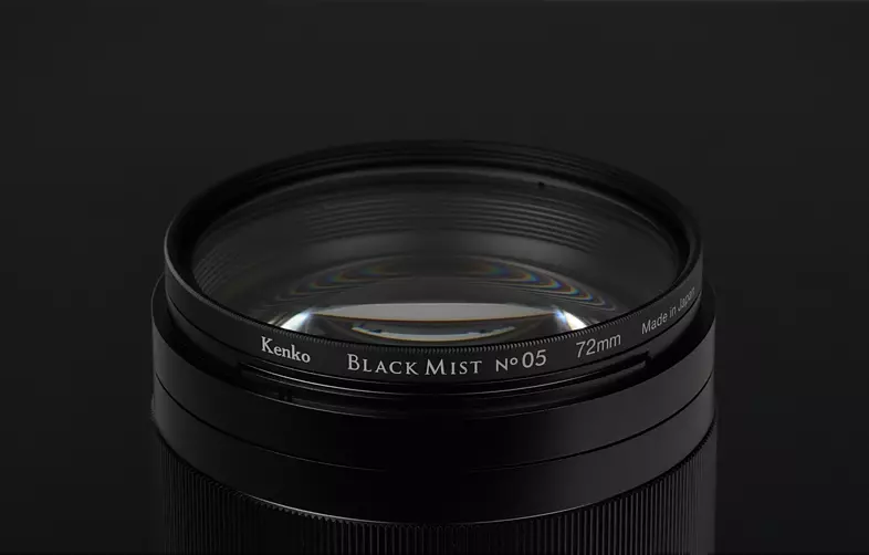 Schwarzer Objektivfilter mit der Aufschrift „Kenko Black Mist No. 05“.