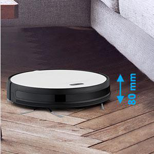 Roboter-Staubsauger auf Holzboden, in der Nähe eines Sofas, mit 80 mm Höhenanzeige.
