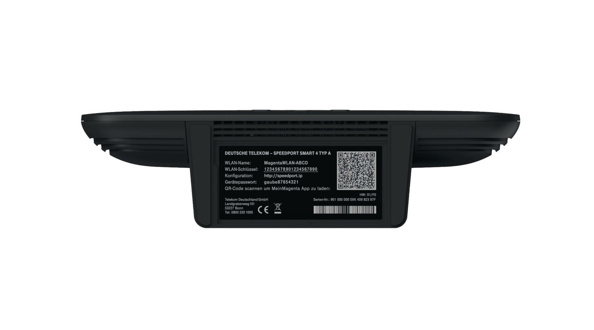 Rückseite eines schwarzen Routers mit Etiketten und QR-Code. Weißer Hintergrund.