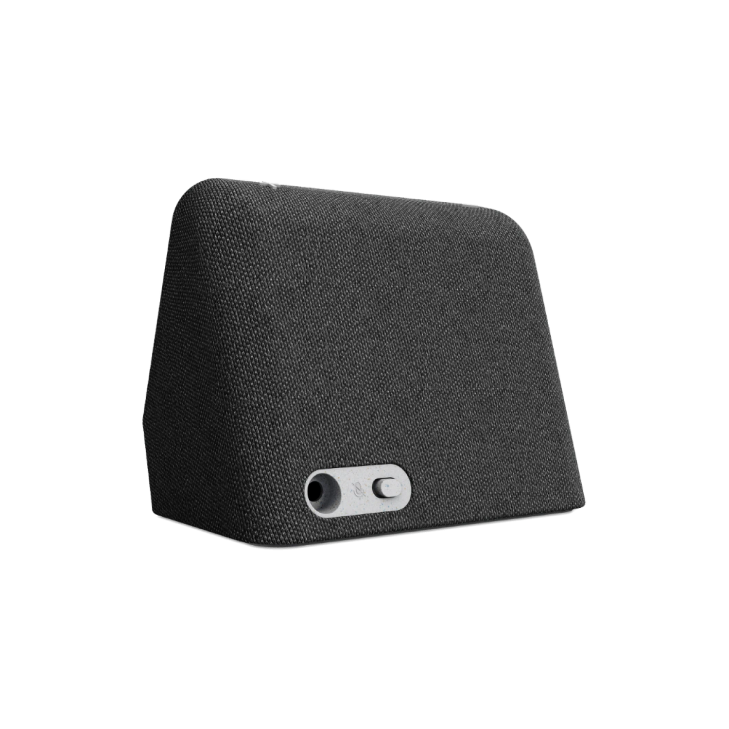 Un altavoz negro con un acento plateado y una pequeña abertura lateral. El altavoz tiene una cubierta de tela.