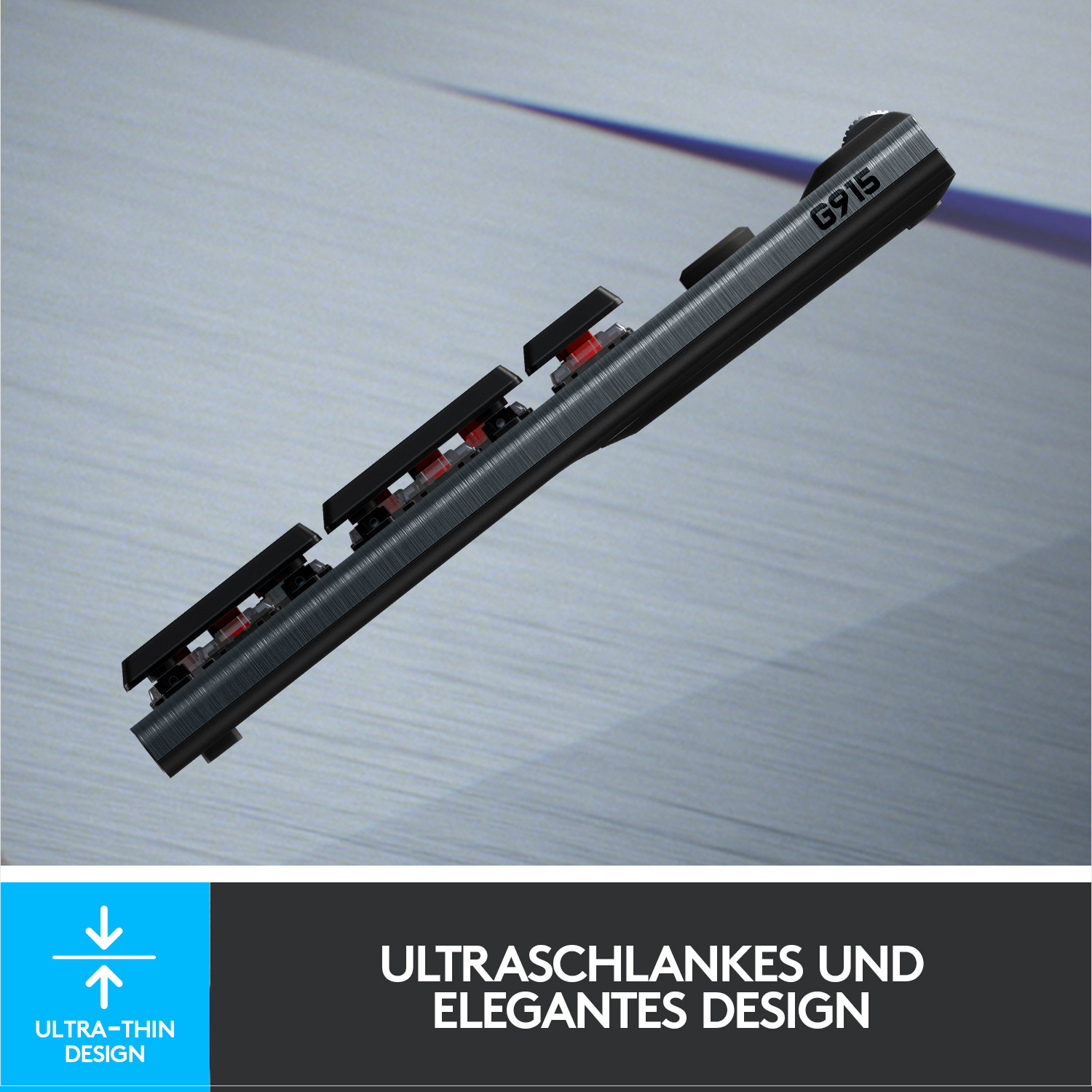Nahaufnahme einer schwarz-grauen Tastatur mit roten Schaltern, beschriftet mit 'G915'. Sie hat ein schlankes Design.