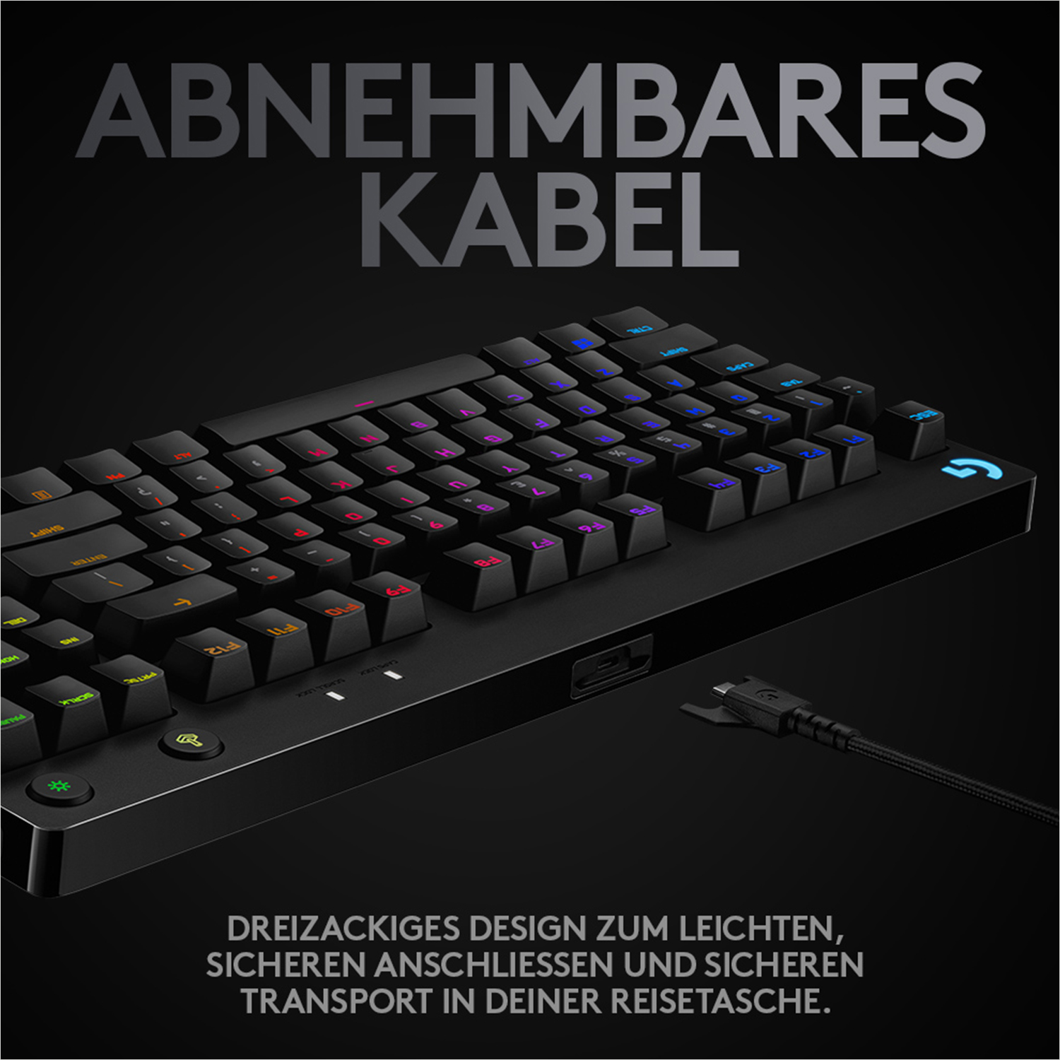 Eine schwarze Tastatur mit beleuchteten Tasten und einem abnehmbaren Kabel, vor dunklem Hintergrund.