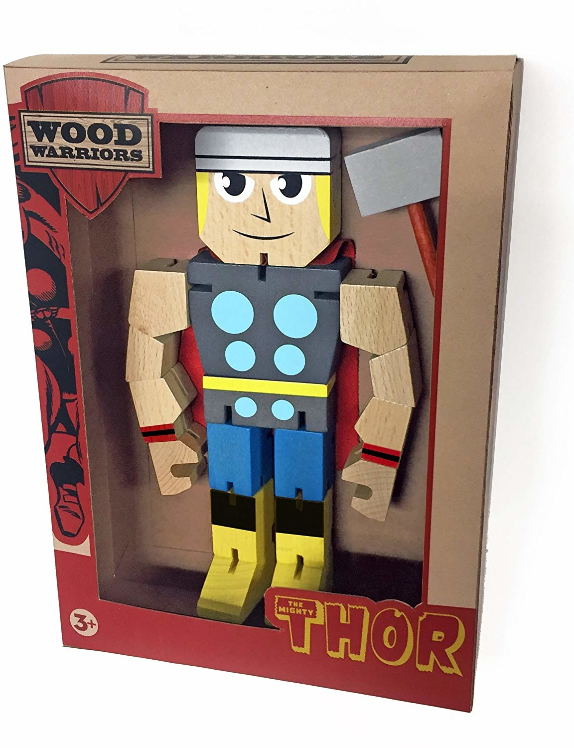 Een houten Thor-speelfiguur in een doos, met een hamer en een rode cape. Op de doos staat "Wood Warriors".