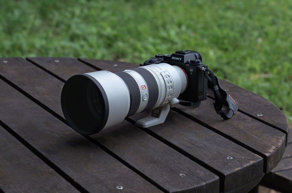 SONY SEL70200GM2 Vollformat 70 mm - 200 mm f/2.8 XA (Extreme Aspherical), SuperED, ED, FRL, FHB, IF, OSS, Circulare Blende, DMR (Objektiv für Sony E-Mount, Weiß/Schwarz)