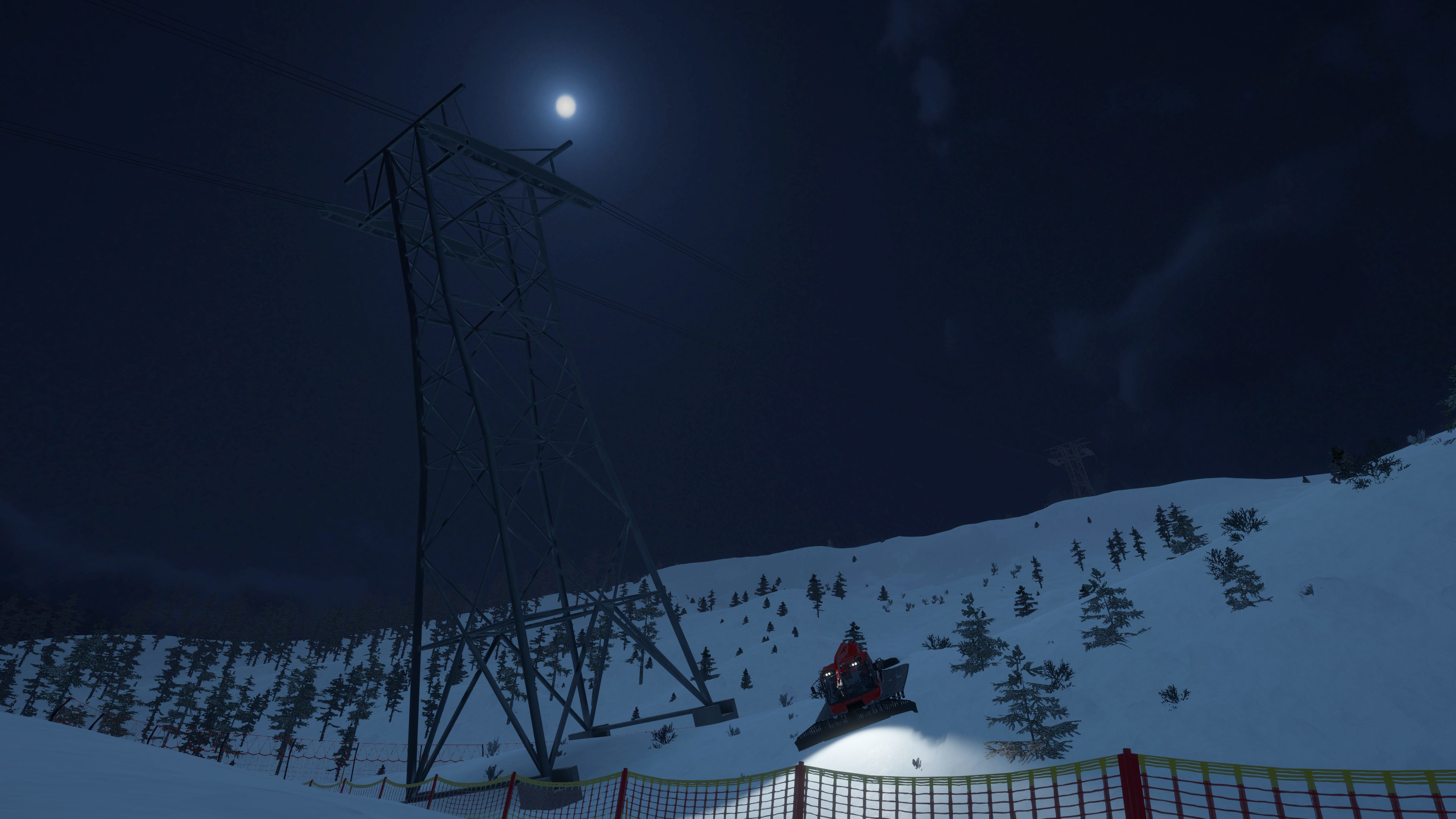 Nachtszenen mit Pistenraupe auf einer Piste, Stromleitungen und Vollmond.