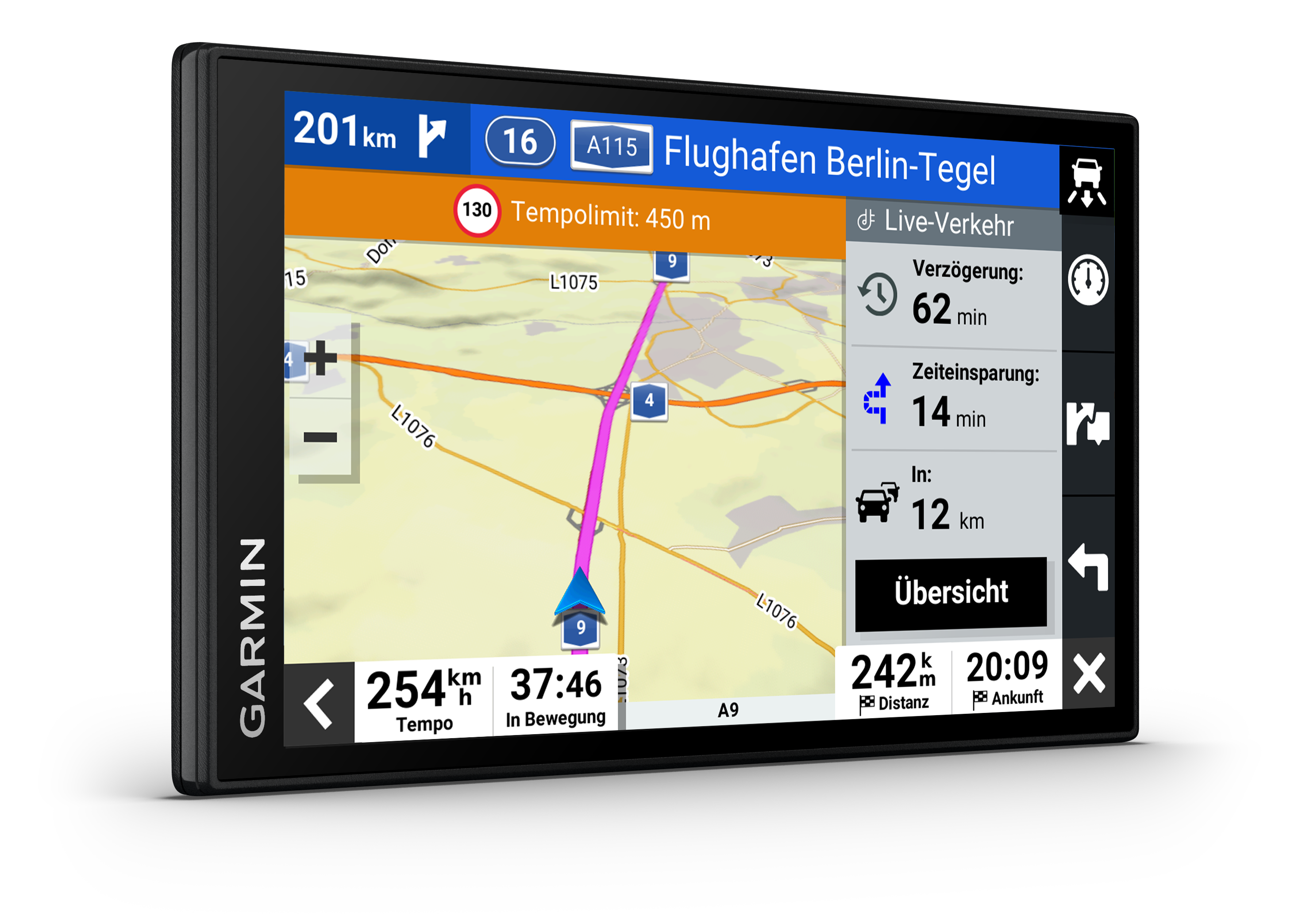 Garmin GPS auf schwarzem Hintergrund. Das Display zeigt eine Karte mit Navigationsdetails und Verkehr.