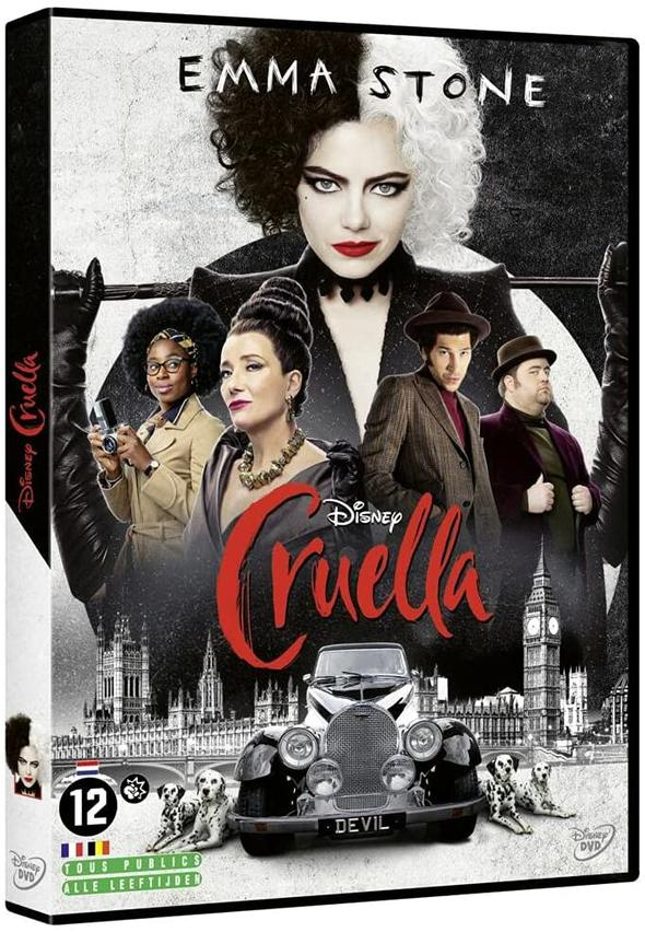 DVD-box van de film Cruella met Emma Stone. Mensen op de achtergrond, Dalmatiërs onderaan.