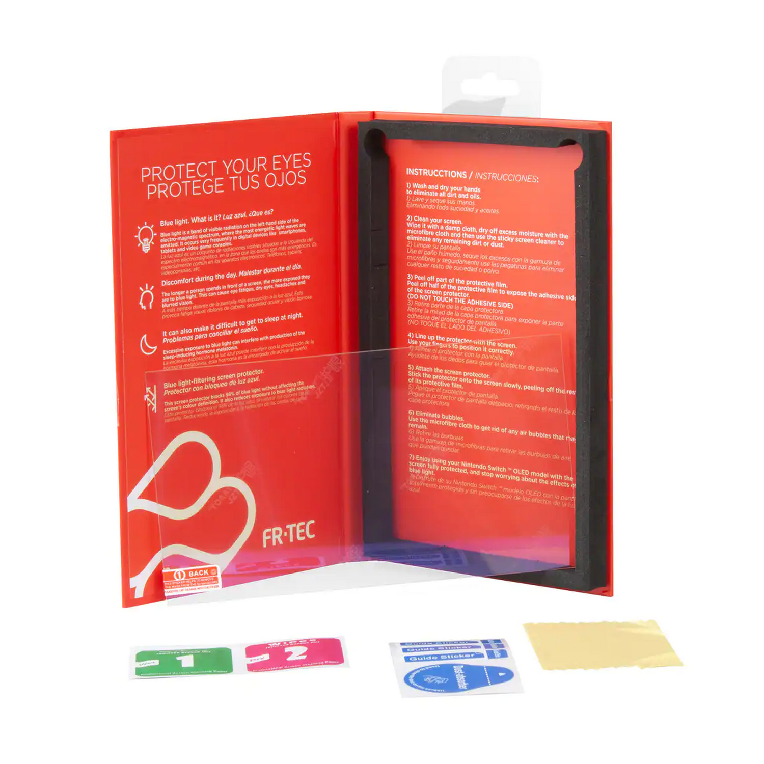 Caja abierta con protector de pantalla, instrucciones y accesorios, todo sobre superficie blanca.
