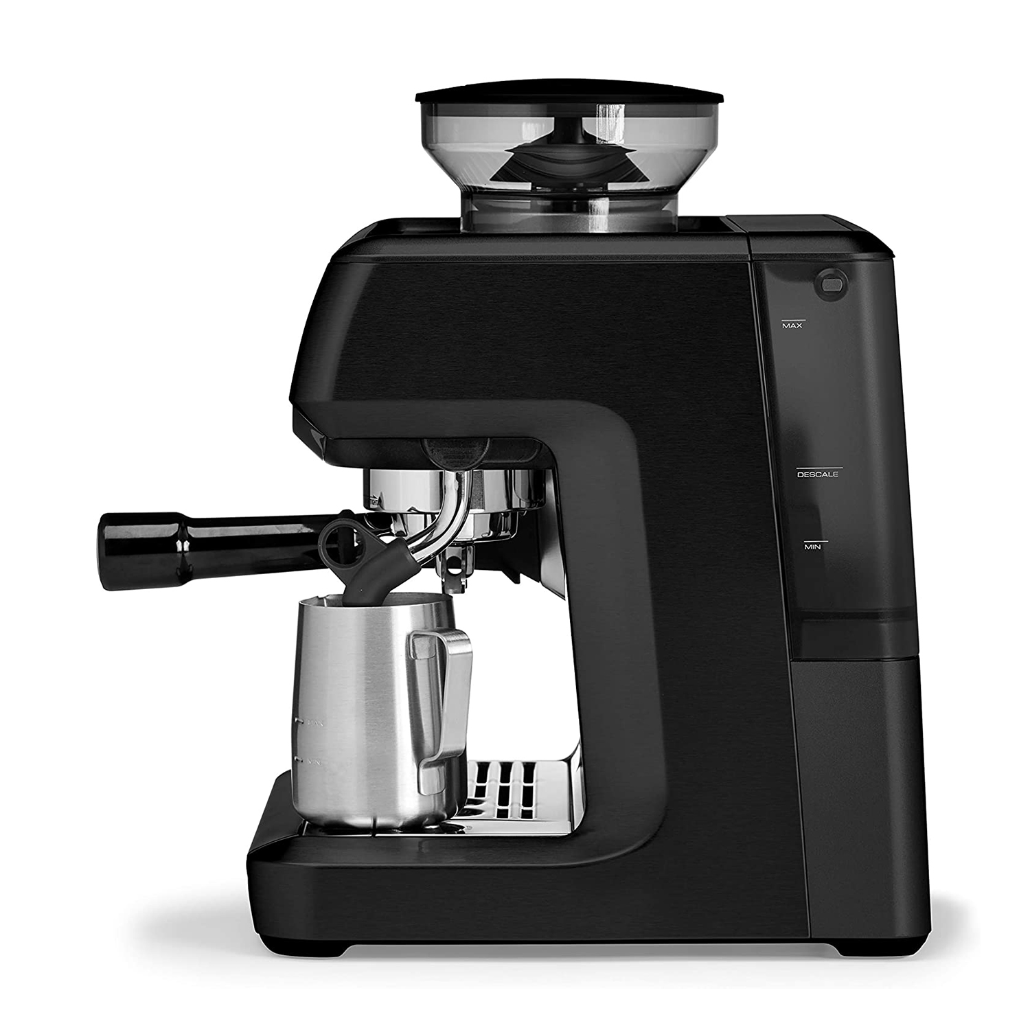 Macchina per caffè espresso nera con un bricco per montare il latte argentato. Pronto per fare il caffè.