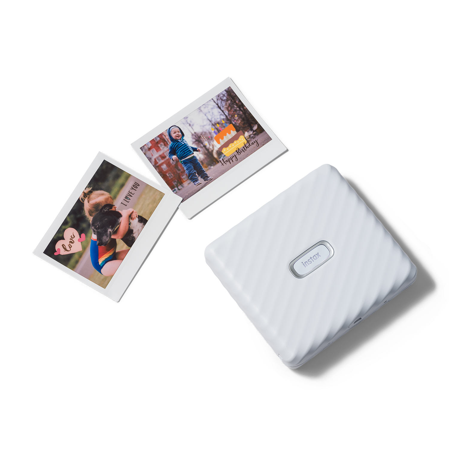 Due foto e una stampante Instax bianca su sfondo bianco.