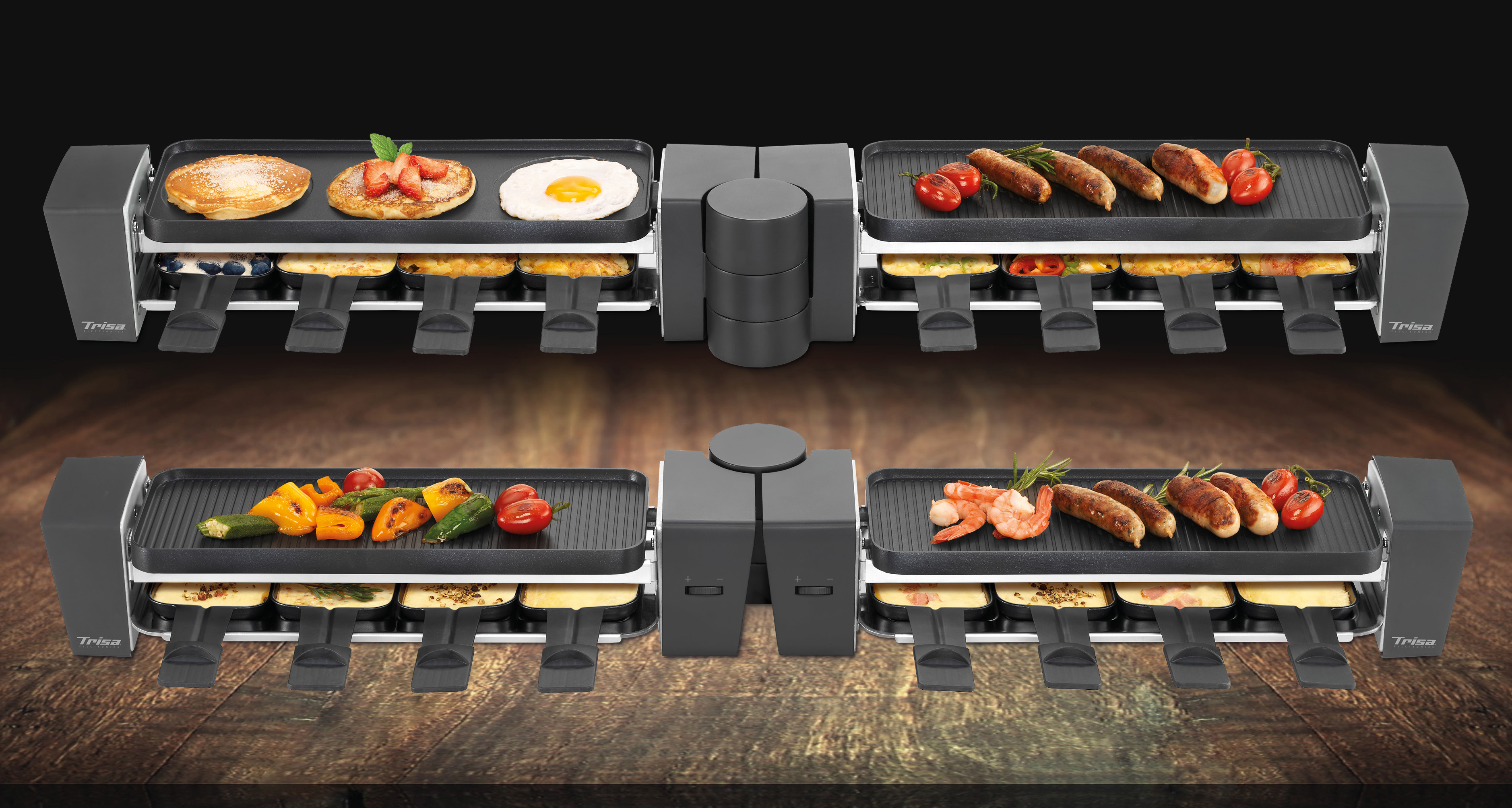 Raclette-Grill mit Essen: Pfannkuchen, Eier, Würstchen, Tomaten, Garnelen und Gemüse.